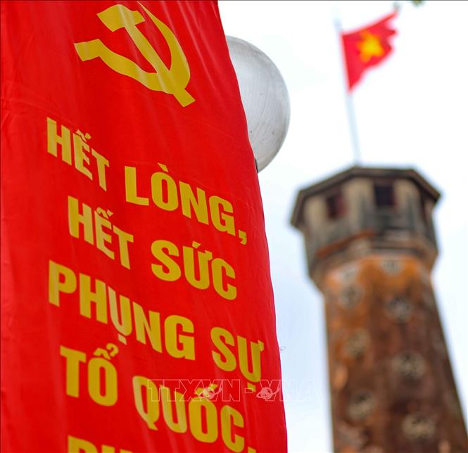 Với chủ đề xuyên suốt thể hiện rõ tầm nhìn, bản lĩnh và khát vọng phát triển, Đại hội XIV khẳng định vai trò bước ngoặt đối với sự nghiệp xây dựng và bảo vệ Tổ quốc, đồng thời đánh dấu tròn 100 năm Đảng lãnh đạo cách mạng Việt Nam. Ảnh: Thanh Tùng - TTXVN